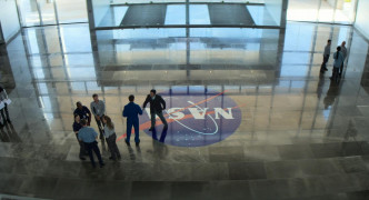 Кадр з фільму За мільйон миль