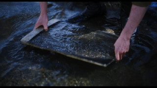 Кадр з фільму Золоте божество