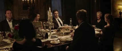 Кадр з фільму Кривий будиночок