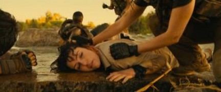 Кадр з фільму Хижачка