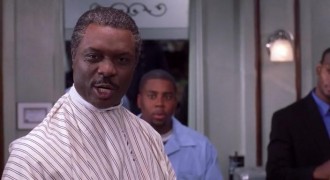 Кадр з фільму Перукарня 2. Знову у справі