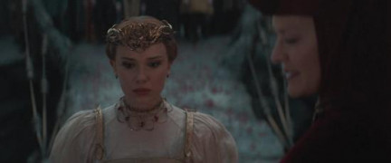 Кадр з фільму Діва проти біди