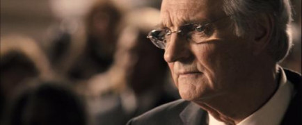 Кадр з фільму Незламна. Джерело понад усе