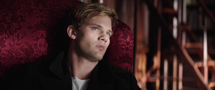 Кадр з фільму Занепалі