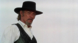 Кадр з фільму Стрілець від Бога