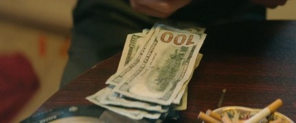 Кадр з фільму Грошова голка (Торговці тілами)