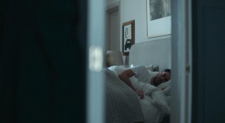 Кадр з фільму Солодка скорбота