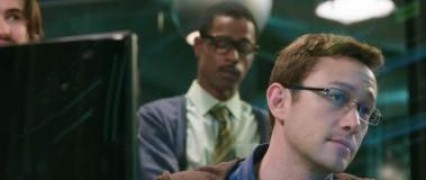 Кадр з фільму Сноуден