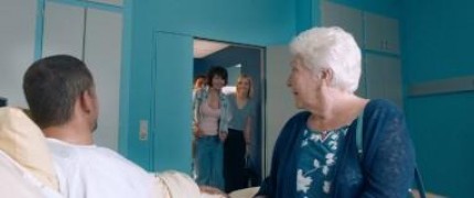 Кадр з фільму Від сім'ї не втечеш