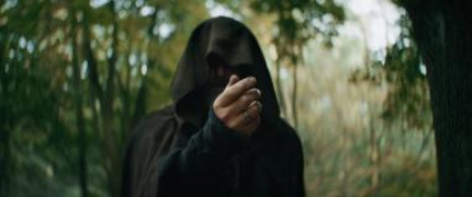 Кадр з фільму Та, що пробуджує совість 2: Дар змії