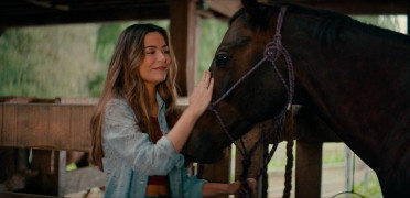 Кадр з фільму Не той Париж