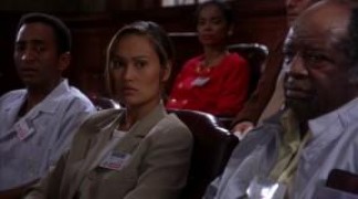 Кадр з фільму Поважний присяжний