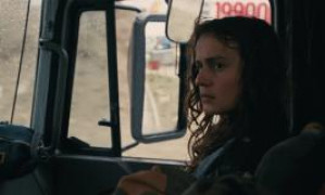 Кадр з фільму Без даху, поза законом