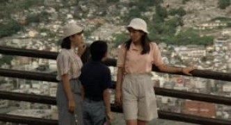 Кадр з фільму Серпнева рапсодія