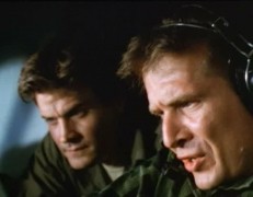 Кадр з фільму Універсальна зброя