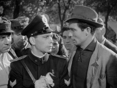 Кадр з фільму Викрадачі велосипедів