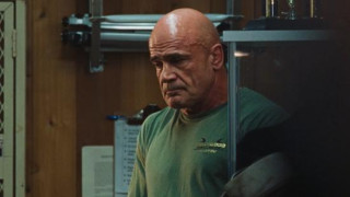 Кадр з фільму Незламний