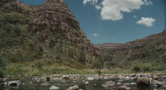 Кадр з фільму Матеріалісти