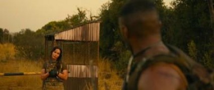 Кадр з фільму Хижачка