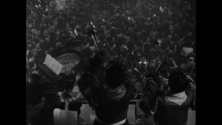 Кадр з фільму Жити