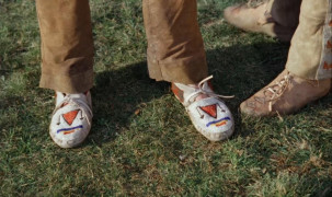 Кадр з фільму Брати по крові