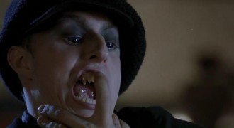 Кадр з фільму Близнюки