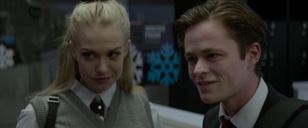 Кадр з фільму Темне дзеркало