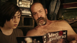 Кадр з фільму Брати Менсони проти зомбі