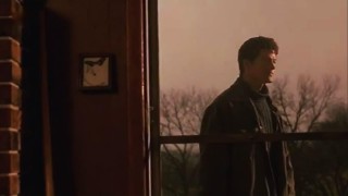 Кадр з фільму Людина-личинка