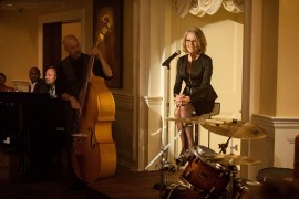 Кадр з фільму Ось і вона