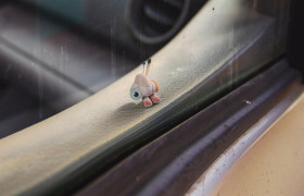 Кадр з фільму Марсель, мушля в черевичках