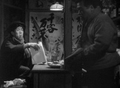 Кадр з фільму Жити