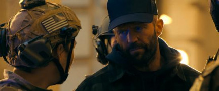 Кадр з фільму Бджоляр