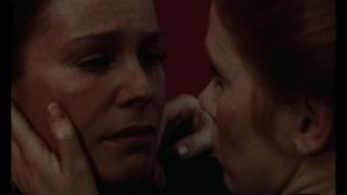 Кадр з фільму Шепіт і крик