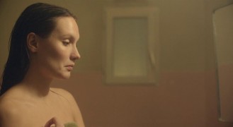 Кадр з фільму Він і вона