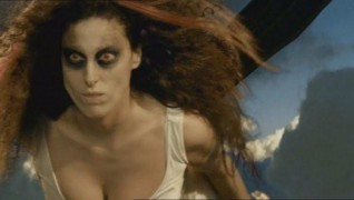 Кадр з фільму Гарпії