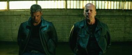 Кадр з фільму Спасіння