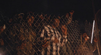 Кадр з фільму Гуркіт крізь темряву