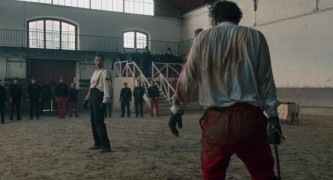 Кадр з фільму На вістрі клинка