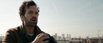 Кадр з фільму За подих від тебе