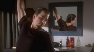 Кадр з фільму 100 дівчат