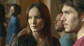 Кадр з фільму Він і вона