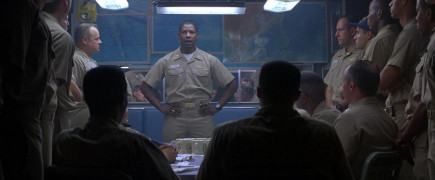 Кадр з фільму Багряний приплив