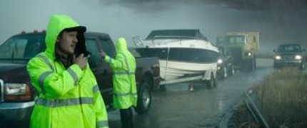 Кадр з фільму Хижаки