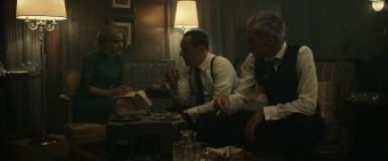 Кадр з фільму Кур'єр (Код: Залізна кора)