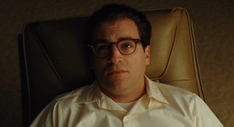 Кадр з фільму Серйозна людина