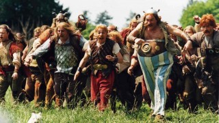 Кадр з фільму Астерікс і Обелікс проти Цезаря