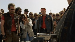 Кадр з фільму Поза законом