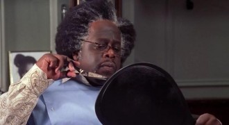 Кадр з фільму Перукарня 2. Знову у справі