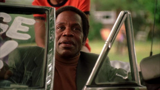 Кадр з фільму Високі паркани